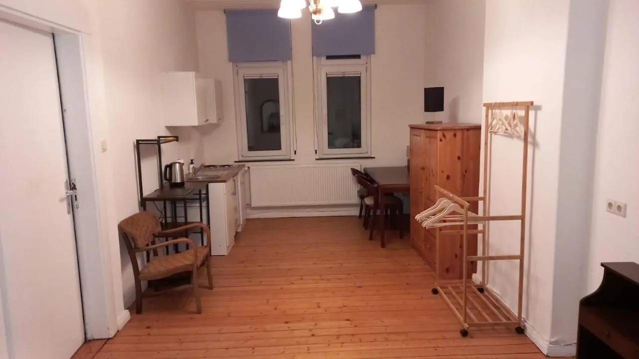 Homestay Double Room With A Kitchen And A Shared Bathroom Bremen